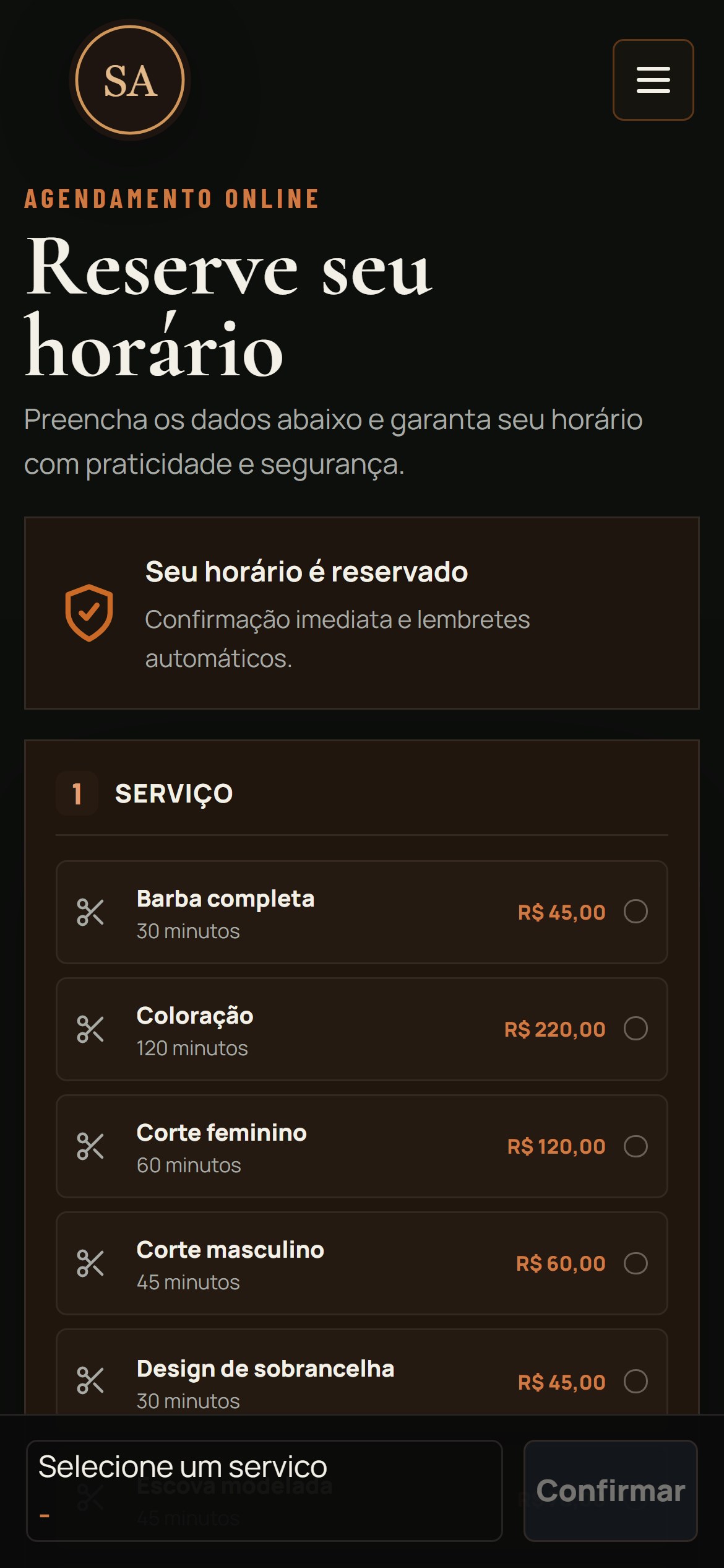 Página de agendamento online no celular com lista de serviços e preços
